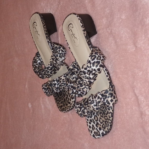 NWT. Leopard slide sandals 7.5 - Picture 3 of 8